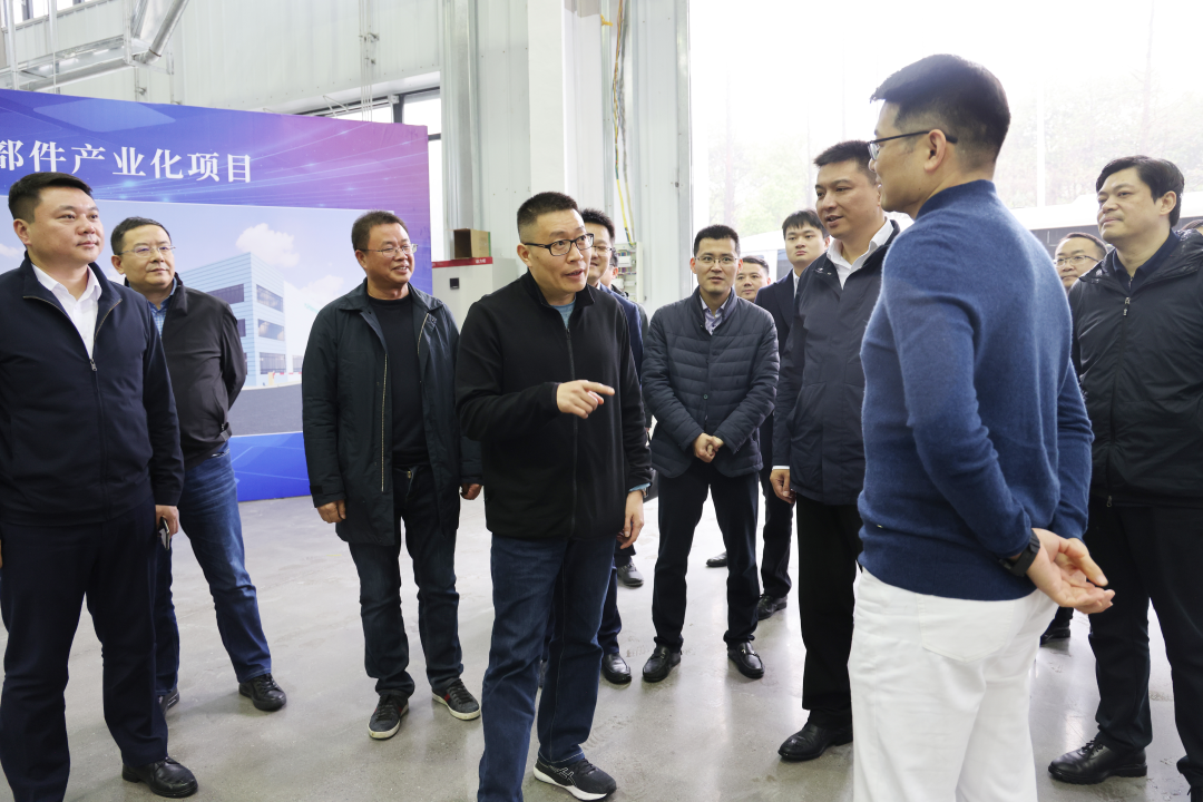 区领导调研数字经济先导区建设情