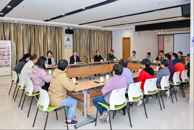 李超鲲在企业、社区宣讲党的二十届四中全会精神