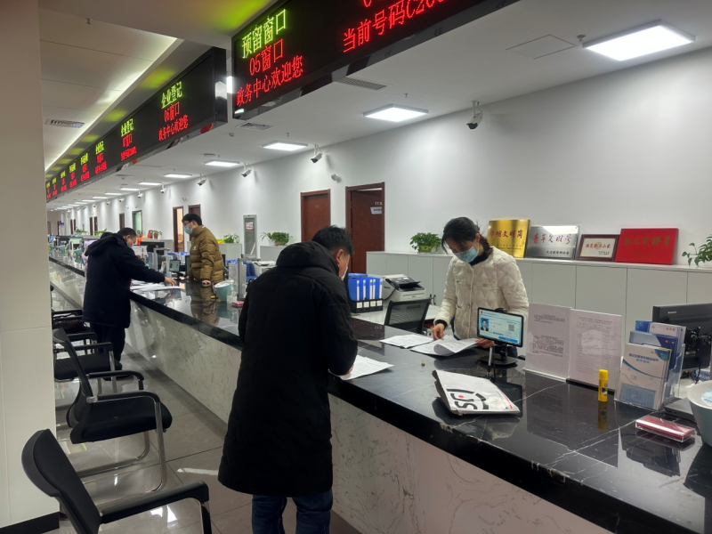 区行政审批局市场准入窗口展现新年新气象