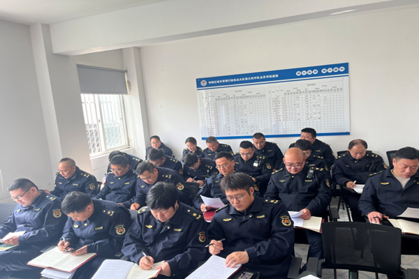 南大街中队集中学习