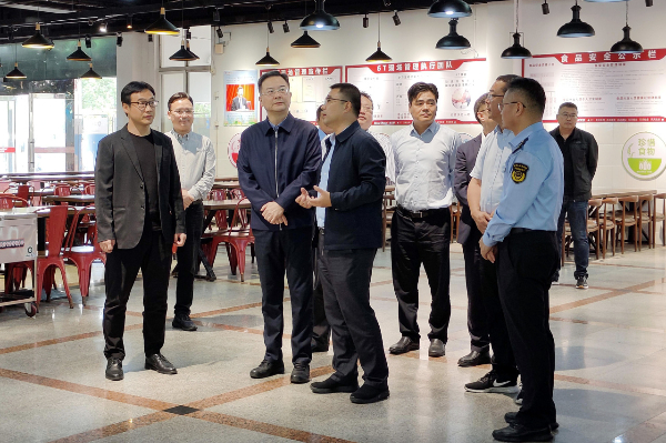 市委常委、常务副市长李林实地督导校园食品安全