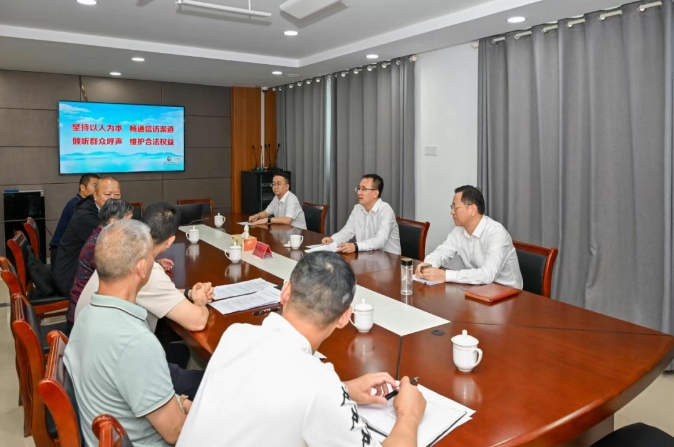 区领导到区人民来访接待中心接待