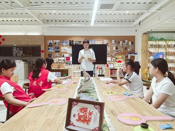 钟楼区新闸街道妇联：学霸领衔  青少年变身阅读
