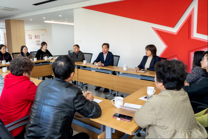 李德森在社区、企业宣讲党的二十届四中全会精神