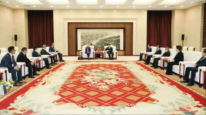 王剑锋会见德国福士集团董事会主席雷吉娜·哈根·艾克