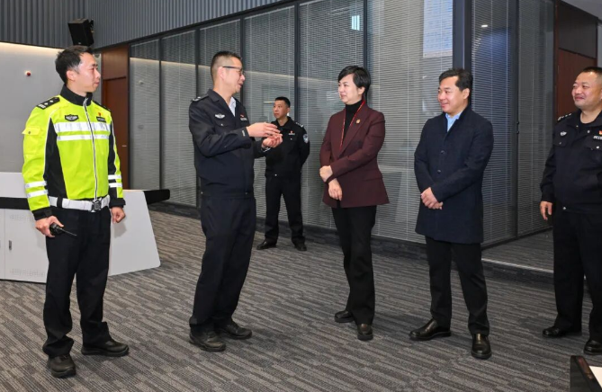 正月初一,区领导向大家拜年啦!