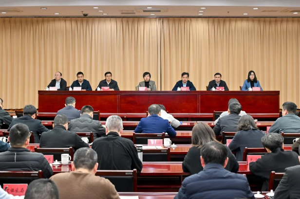 钟楼区收听收看全市群众身边不正之风和腐败问题集中整治