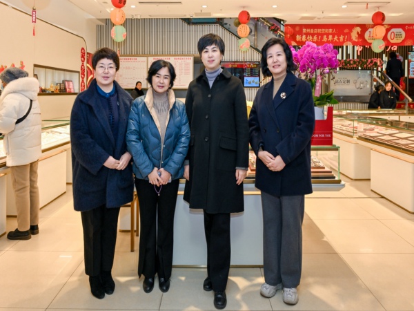 钟楼区领导开展“三八”国际妇女节走访慰问