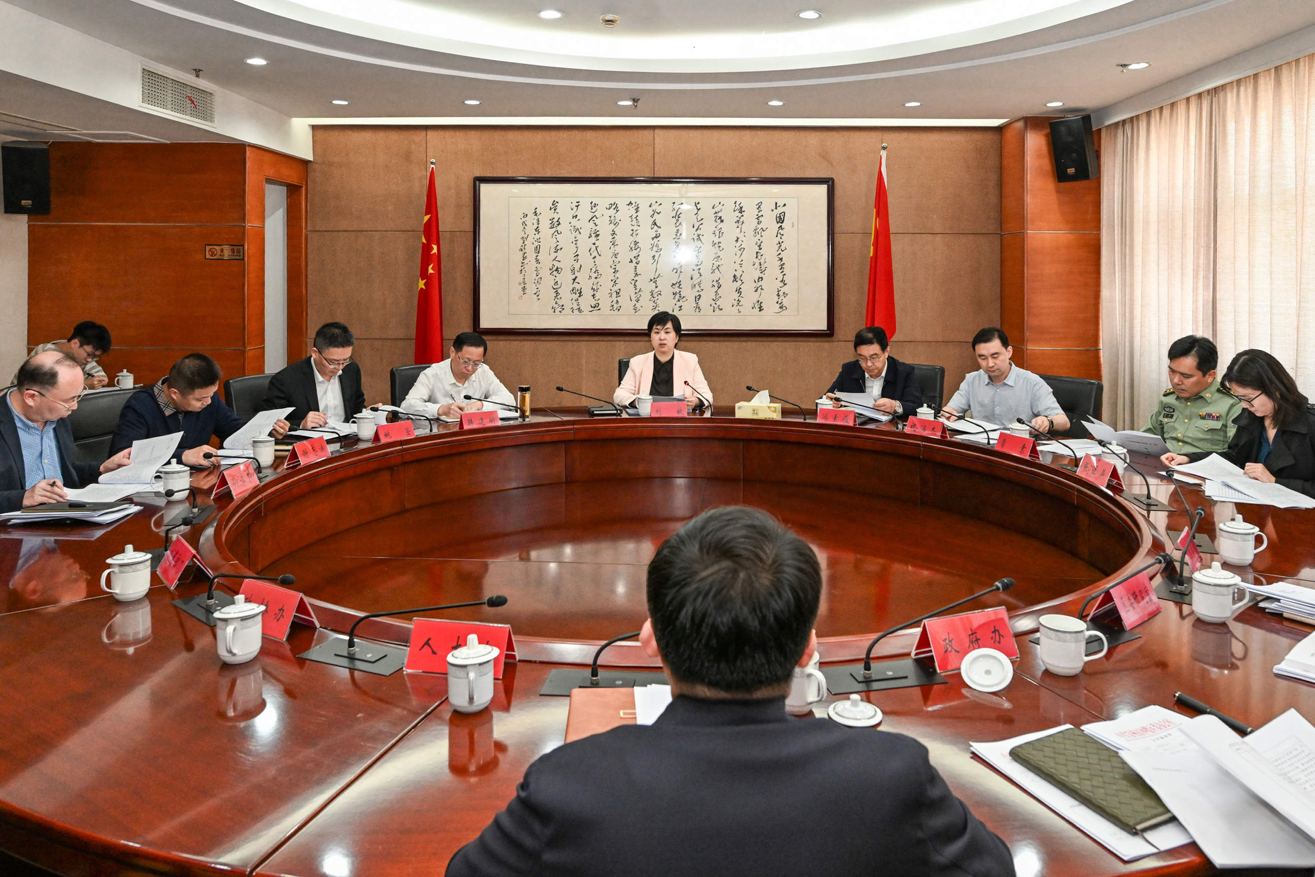 区委常委会召开会议