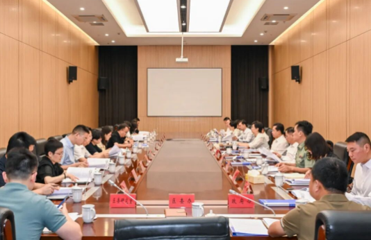 十二届区委常委会召开第一次会议暨“履新第一课”专题学