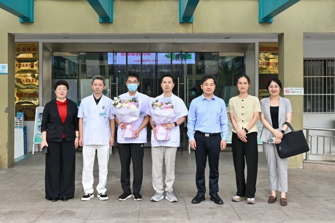 市、区领导看望慰问一线医师代表