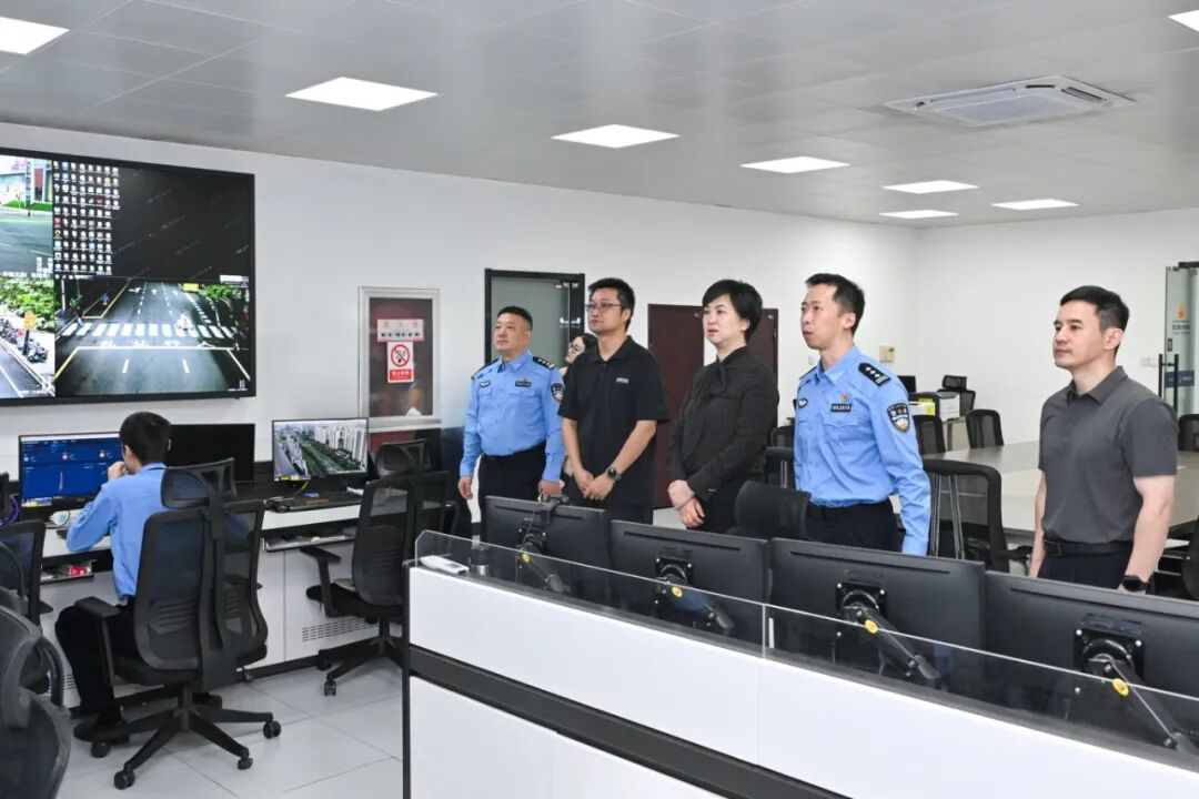区领导检查国庆假期安全稳定工作并看望慰问一线干部职工