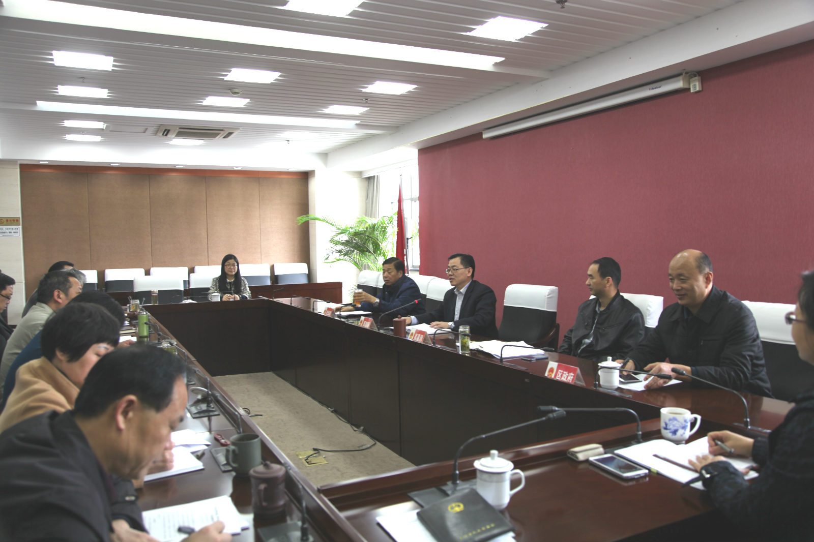 区人大常委会召开第三十九次主任会议